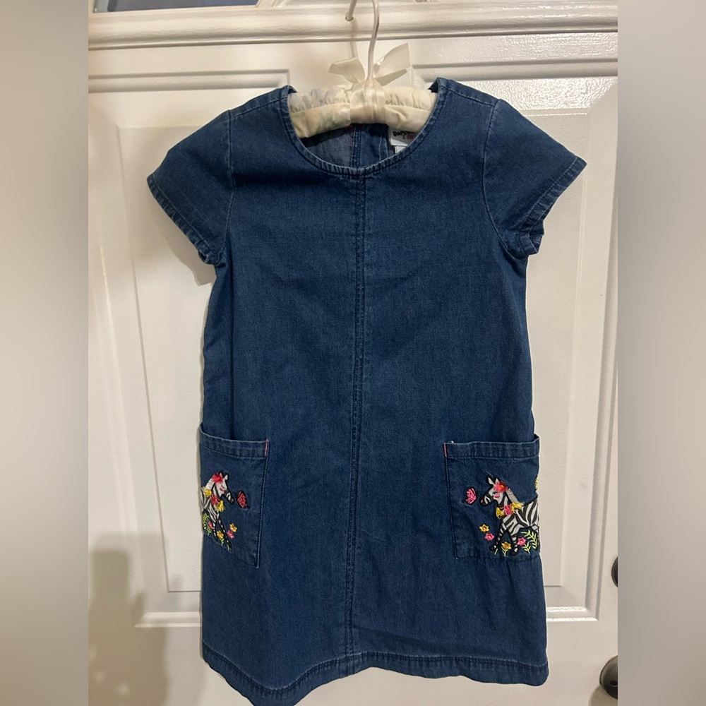 4/$20🌷🦓🌸Cotton Denim Dress with Embroidered Pockets🦋Girls Size 8